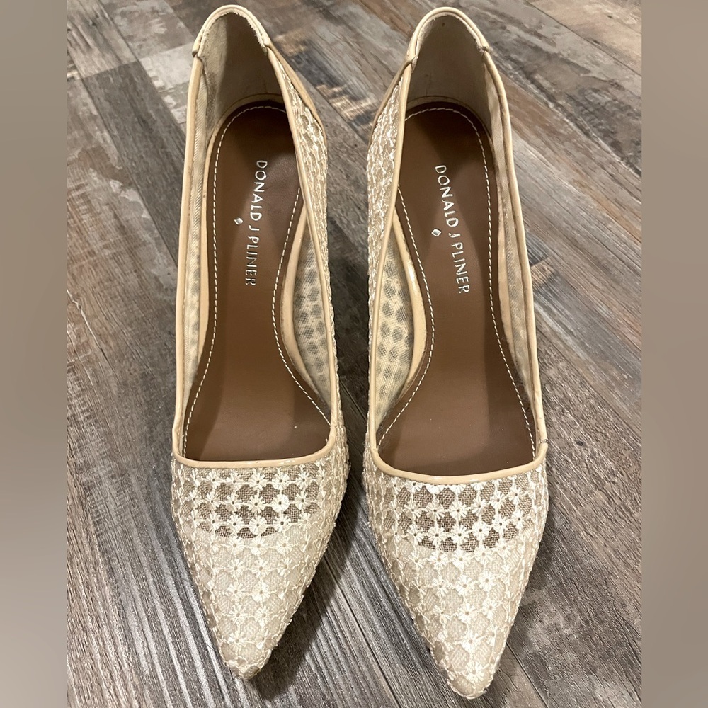 Donald J. Pliner Cream and Tan Lace Stiletto Pumps, Size 6.5M - Picture 2 of 14